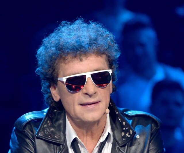 Ile lat ma Janusz Panasewicz? Zaskakująca prawda o jego wieku!