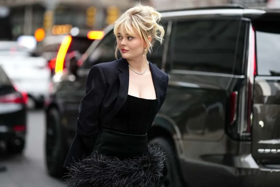 Idealna obcisła czarna sukienka elegancka na każdą okazję - stylizacje i wskazówki.