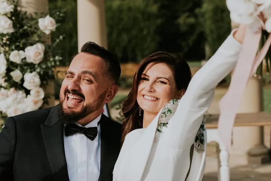 Ile lat ma żona Agustina Egurroli? Odkryj tajemnice jej wieku!