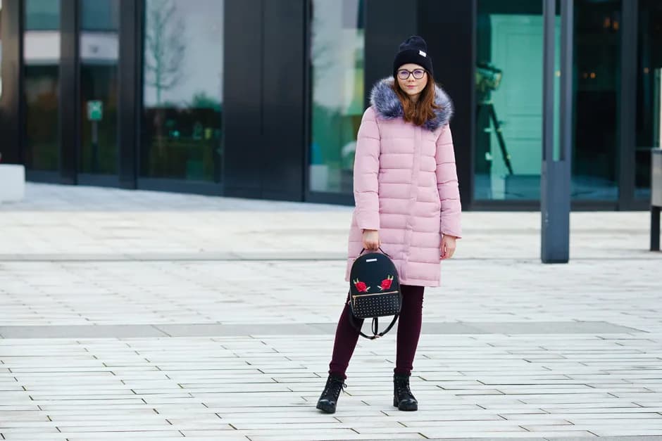 Jaką czapkę wybrać do różowej kurtki? Oto najlepsze inspiracje i porady!
