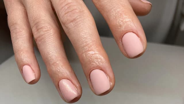 Najbardziej eleganckie paznokcie: inspiracje, kolory i zdobienia na każdą okazję