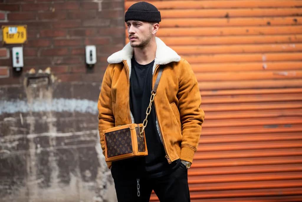Jak nosić czapkę zimową męską, by wyglądać modnie i czuć się komfortowo