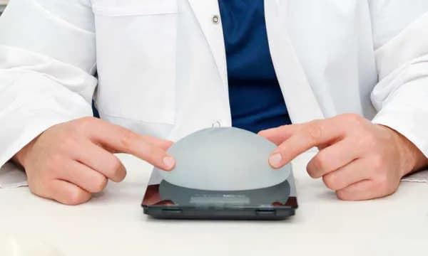 Koszt powiększenia biustu w Polsce – co warto wiedzieć przed decyzją?